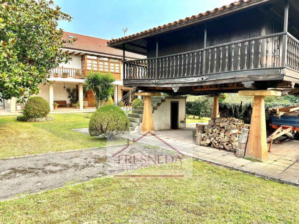 casa con horreo, llanera asturias